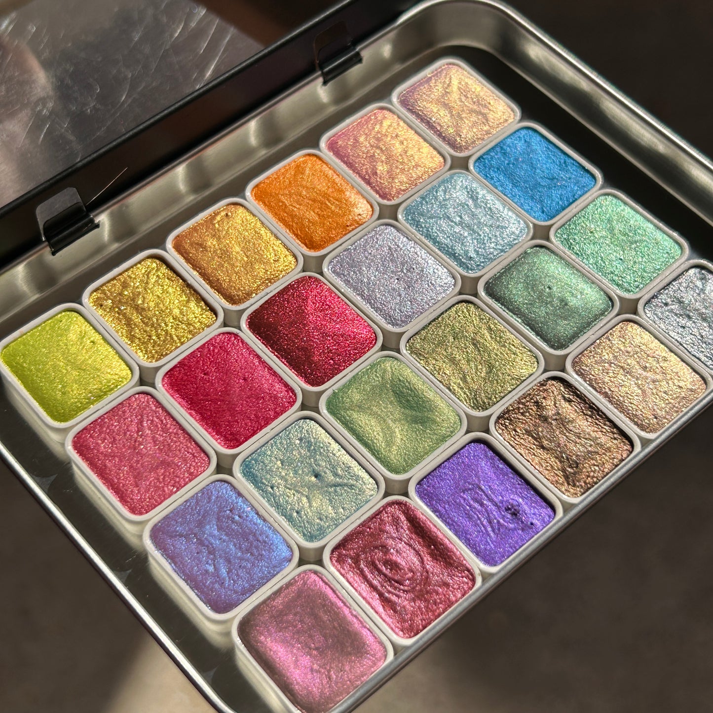 Grab box metallic shimmer micas watercolors - 24 shades in a tin box