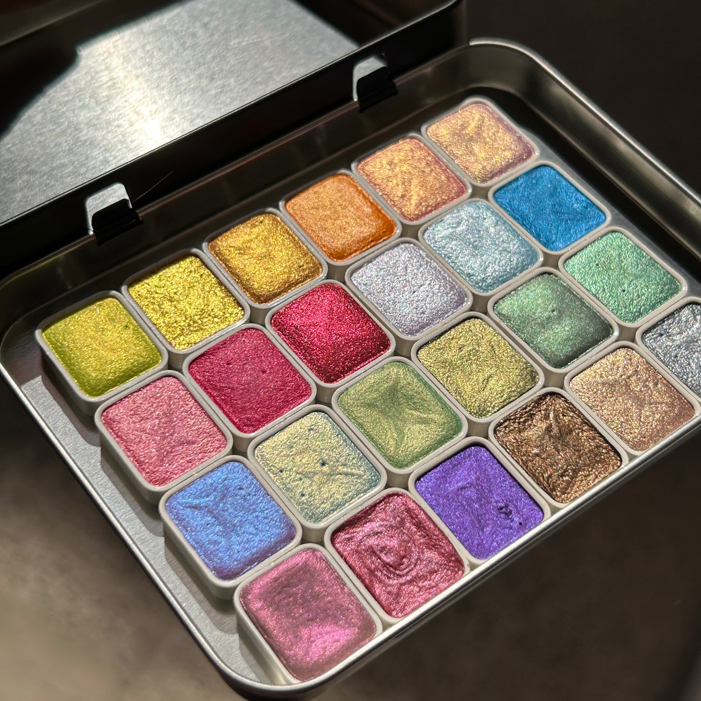 Grab box metallic shimmer micas watercolors - 24 shades in a tin box