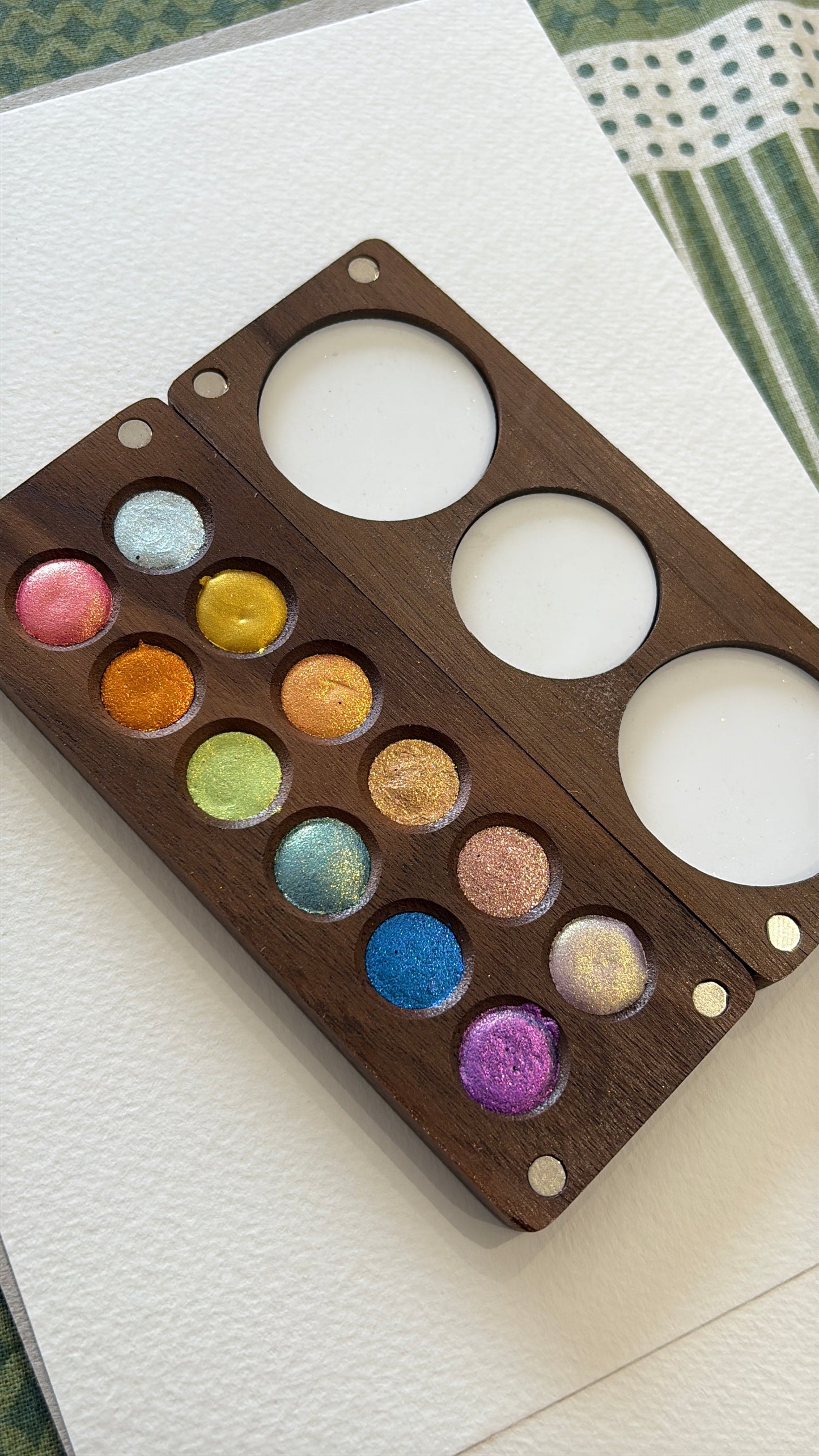 12 Shimmer watercolor set in wooden palette